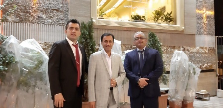 علیرضا عباسی به همراه برادرانش