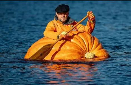 مسابقه کدو تنبل غول‌پیکر, قایق‌سواری با کدو