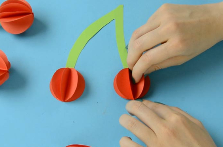 آموزش گام به گام کاردستی گیلاس کاغذی