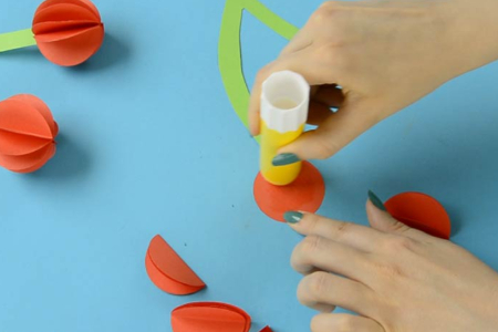 آموزش گام به گام کاردستی گیلاس کاغذی