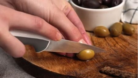 جدا کردن هسته زیتون, چگونه هسته زیتون را بگیریم