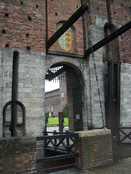 قلعه اسفورزا میلان, تاریخچه قلعه اسفورزا