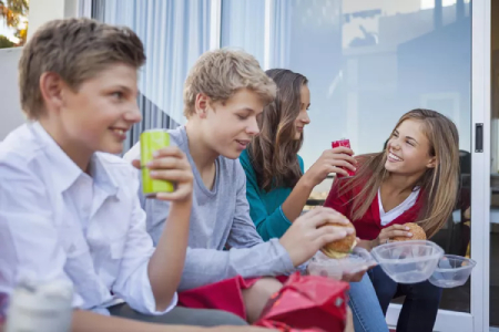 کارگاه‌های مهارت‌آموزی نوجوانان