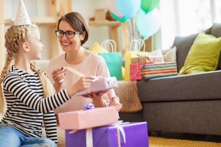 پیشنهاد کادو تولد برای دختر بچه