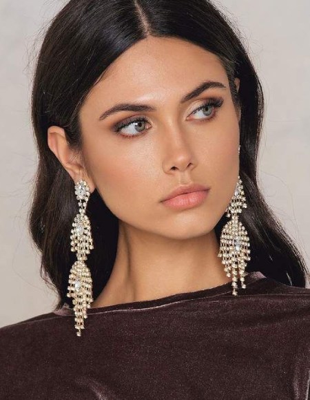 مزایا و معایب گوشواره های شندلیر