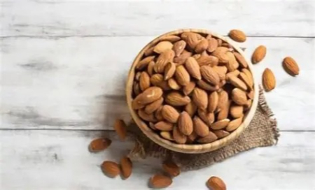 هسته زردآلو, بو دادن هسته زردآلو