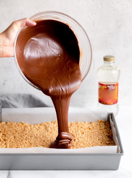 طرز تهیه دسر ترد غلات و شکلات