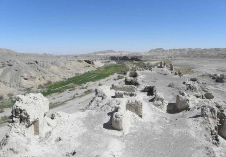 قلعه تپه لادیز,تاریخچه قلعه تپه لادیز