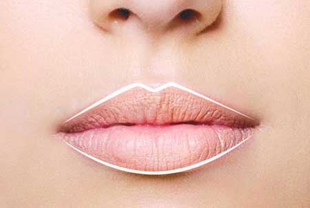 برجسته کردن لبها با خط لب