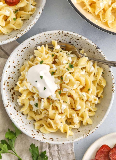 درست کردن پنیر کاتیج و نودل به صورت مرحله ای