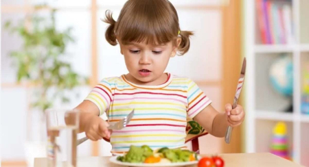 والدین و تغذیه کودک