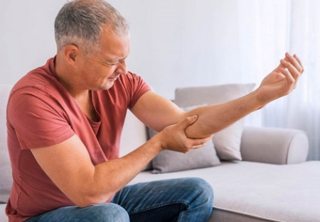 درد دست چپ از آرنج به پایین, فشردگی عصب دست چپ