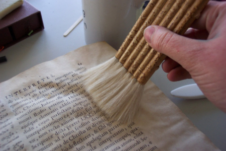 پاک کردن لکه جوهر از روی کاغذ, چگونه لکه قهوه را از کاغذ پاک کنیم