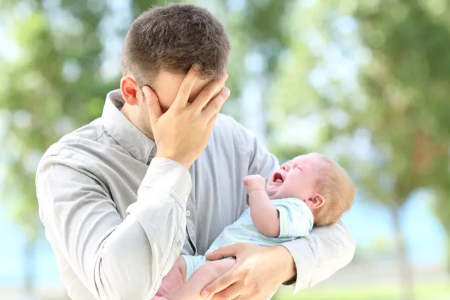بازی و تعامل پدر با نوزاد
