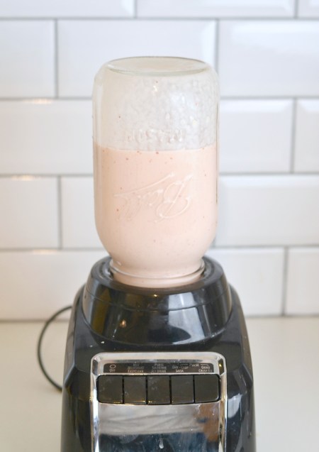 مراحل درست کردن شیک صبحانه گرمسیری