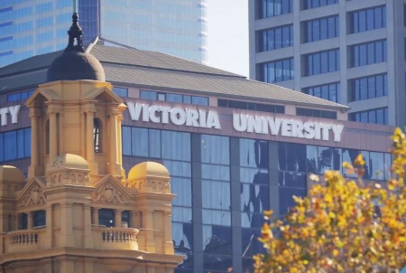 دانشگاه ویکتوریا کانادا, تحصیل در دانشگاه ویکتوریا