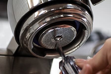 راهنمای عیب یابی دستگاه اسپرسو, لرزش دستگاه اسپرسو, علت فشار کم دستگاه اسپرسو ساز