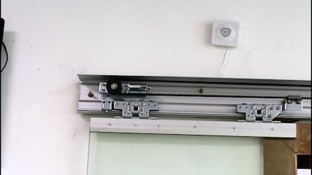 نصب اپراتور شیشه ای, درب های شیشه ای اتوماتیک, نصب کلید سکتوری هنگام نصب اپراتور شیشه ای