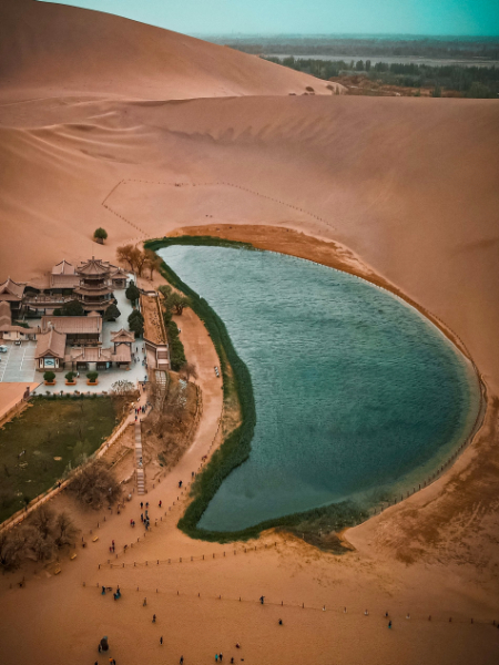 سفر به دونهوانگ, شترسواری در بیابان گبی