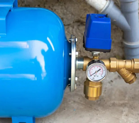 علت کم شدن فشار پمپ آب, نشتی لوله و فشار پمپ