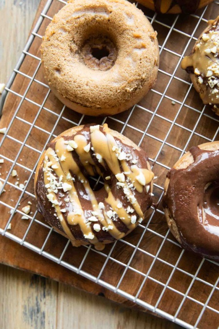 نکته هایی برای تهیه دونات شکلاتی با کره بادام زمینی