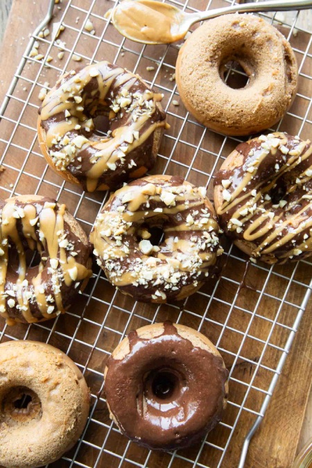 نحوه درست کردن دونات کره بادام زمینی با روکش شکلات