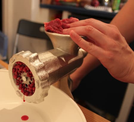 تعمیرات چرخ گوشت, راهنمای تعمیر چرخ گوشت, تعمیر مشکل خارج نشدن گوشت از چرخ گوشت