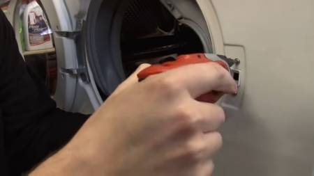 تعویض لاستیک درب لباسشویی, تعویض لاستیک درب لباسشویی بوش, باز کردن قسمت جلویی لباسشویی