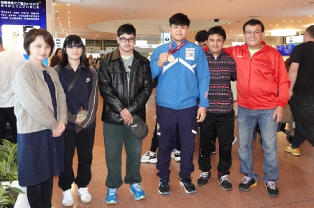 قهرمانی آرش یوشیدا