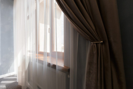 خطر آتش سوزی پرده با شوفاژ, فاصله پرده از رادیاتور