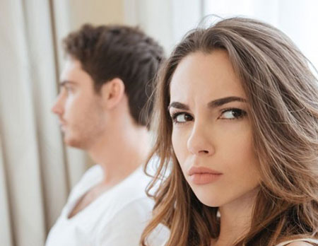 دختر بی احساس,دختر بی احساس کیست,نشانه‌های رفتارهای یک دختر بی احساس چیست